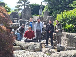 Visite des apprentis allemands du jardin japonais Ă Fribourg