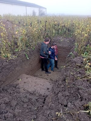 Visite de la ferme de la Judenmatt, tour de plaine et étude du sol Visite de la ferme de la Judenmatt, tour de plaine et étude du sol