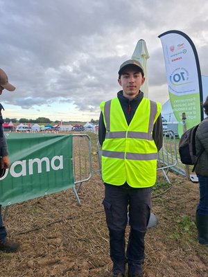 Noé Guillot à la finale du concours "10 de conduite agricole"